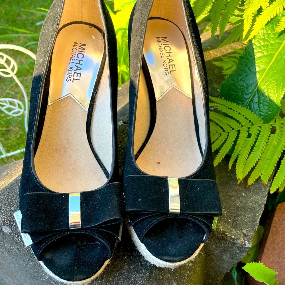 Michael Kors black widget